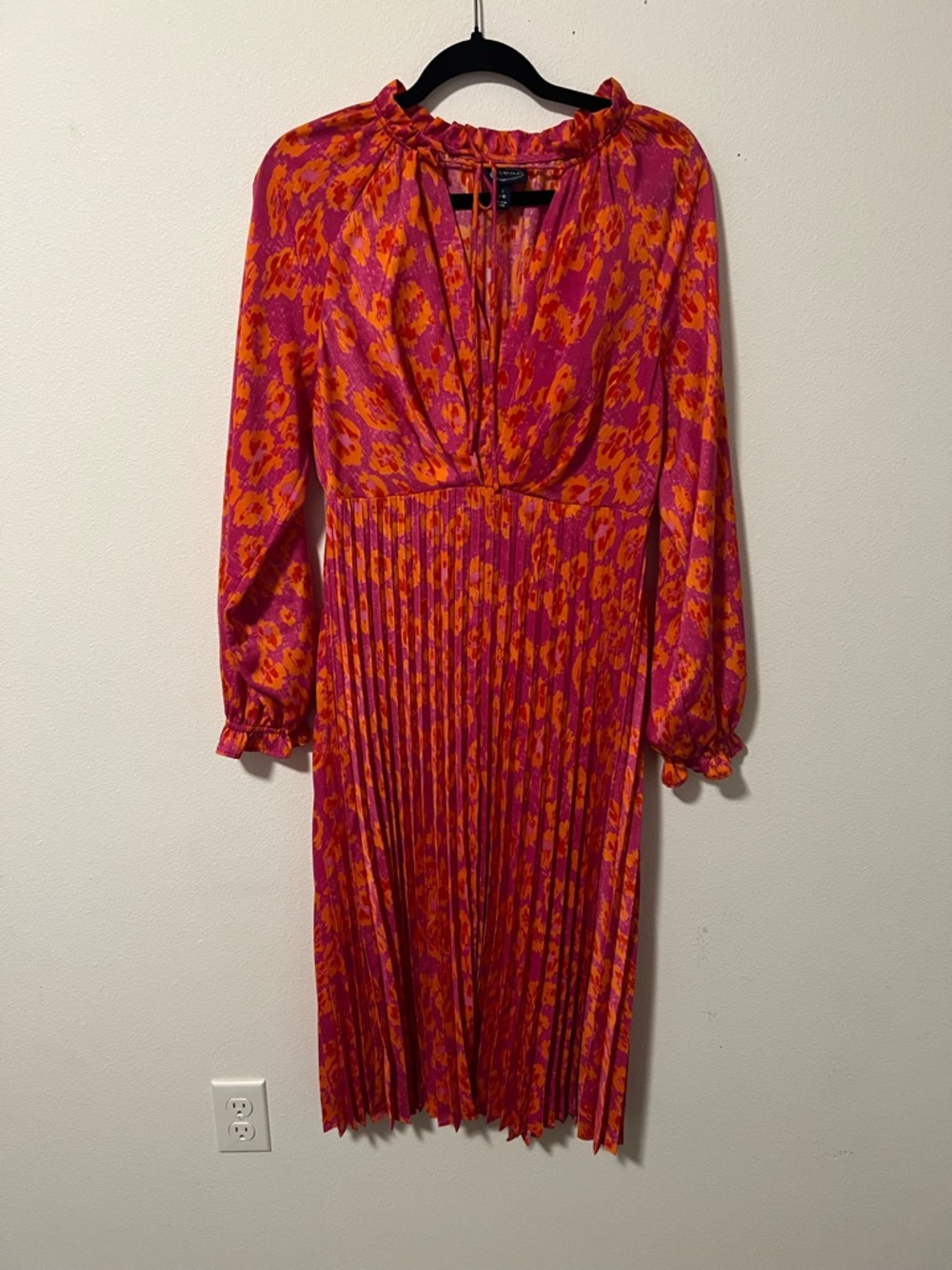 Pleated Long-Sleeve V-Neck Dress in Pink & Orange